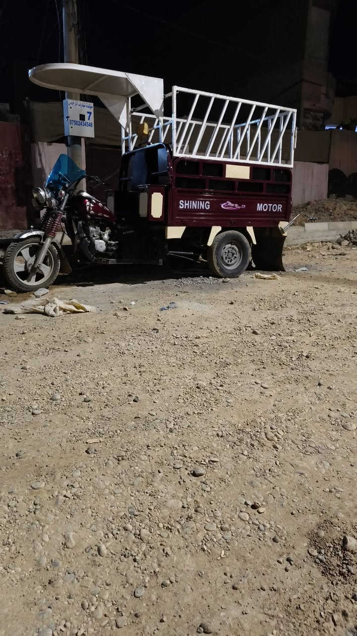 مليون و٣٠٠ وهذا رقمي  ***********
