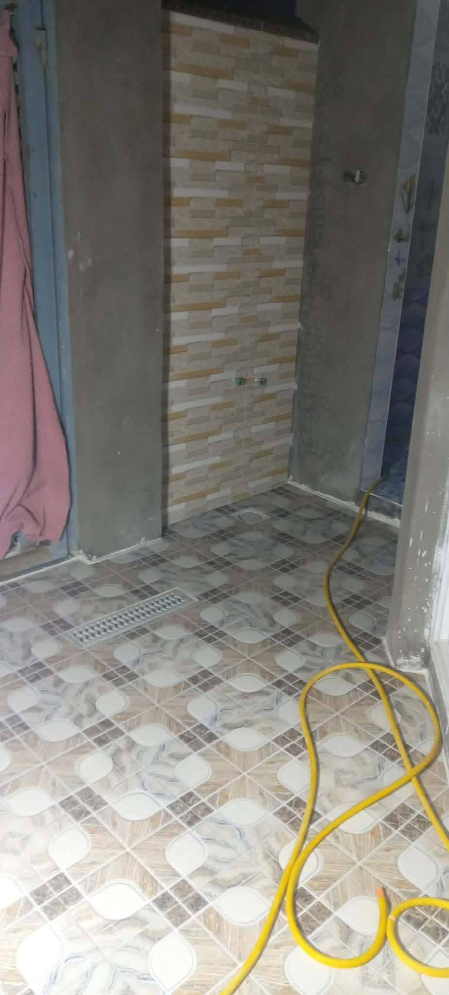 دار للبيع او مراوس عرصة 200 بلدية حرة
مساحة البيت /100م طابق واحد///البيت على ساحة مو فرعي 
مكان البيت شارع قمبر منطقة ال 86 خامس بيت عن شارع قمبر مكان راقي ومرتب

 بناء درجة اولى شرط مال جناي 
سعرة//75// وبي مجال 
اي استفسار اتصل بالرقم ***********
