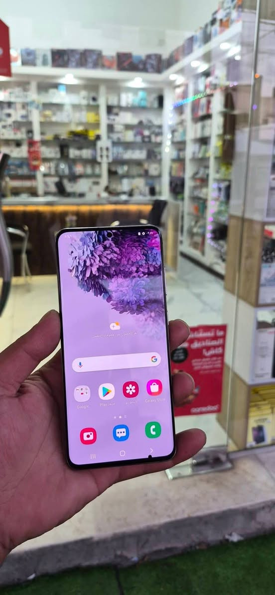 سامسونج s20 الترا نسخه 5G
سامسونج s21 الترا نسخه 5G
 الشاشة: Dynamic AMOLED 2X بمقاس 6.9 بوصة، بدقة QHD+ ومعدل تحديث 120Hz.
المعالج: Exynos 990 (لنسخة الشرق الأوسط) 
الكاميرا الخلفية (رباعية): أساسية 108 ميجابكسل + ت 48 ميجابكسل (زوم حتى 100x) 
الكاميرا الأمامية: 40 ميجابكسل.
الذاكرة والتخزين: رام 16 جيجابايت / مساحة 128 
البطارية: 5000 مللي أمبير وتدعم الشحن السريع قدرة 45 واط والشحن اللاسلكي. 
الذاكره 128 بسعر  340 الف
الذاكره 256 بسعر 425 الف
بغداد زيونه ربيعي قرب مجمع البركه 
*********** بغداد, العراق
