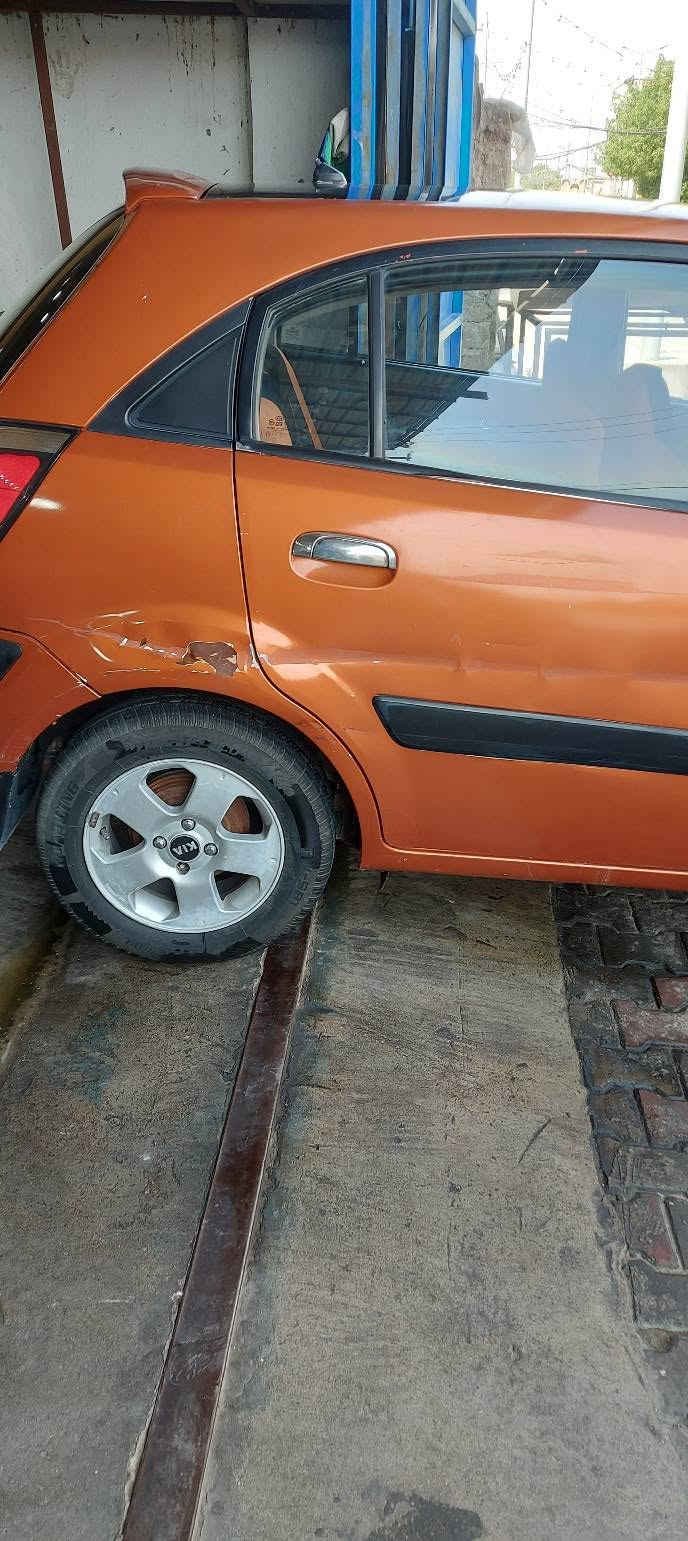 كيه ريو ٢٠٠٦ للبيع مصبوغه صبغ عام مكينة جديدة مشط استيرن جديد تخم تاير جديد عبوة بانزين وفيتبم جديد رقم نجف انكليزي بأسمي مكاني كربلاء حي الغدير ***********
