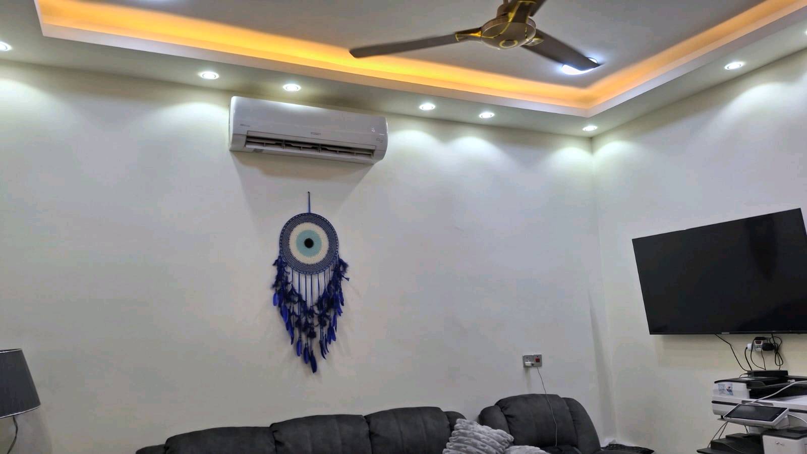 بيت للبيع شارع 60 زرعي 100 م سعر 160  بناء حديث طابقين 4 غرف نوم
للتواصل واتساب سا
***********
