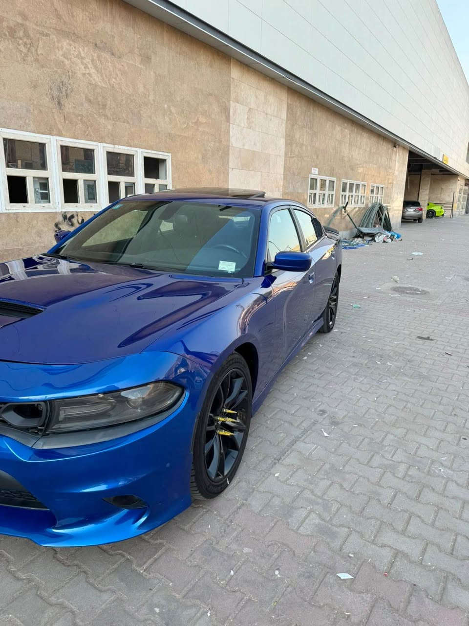 السلام عليكم مكلف ب النشر 
جارجر 2019 
وارد امريكي حادثها موضح ب الصور 3 قطع خلفيه 
ماشيه 62 فق 
ايرباك برده فقط 
فتحه سقف سلايت 
رقم بغداد ب اسمي 
بصمه 
شاشه 
كامره 
كراسي حظن 
ويل كب 20 
كت كامل srt 
السياره جاهزه 
استعمال شخصي علما السياره صارلها عندي 4 سنوات 
للاستفسار ‭***********‬
بغداد العطيفيه او رحمانيه الجعيفر بغداد, العراق
