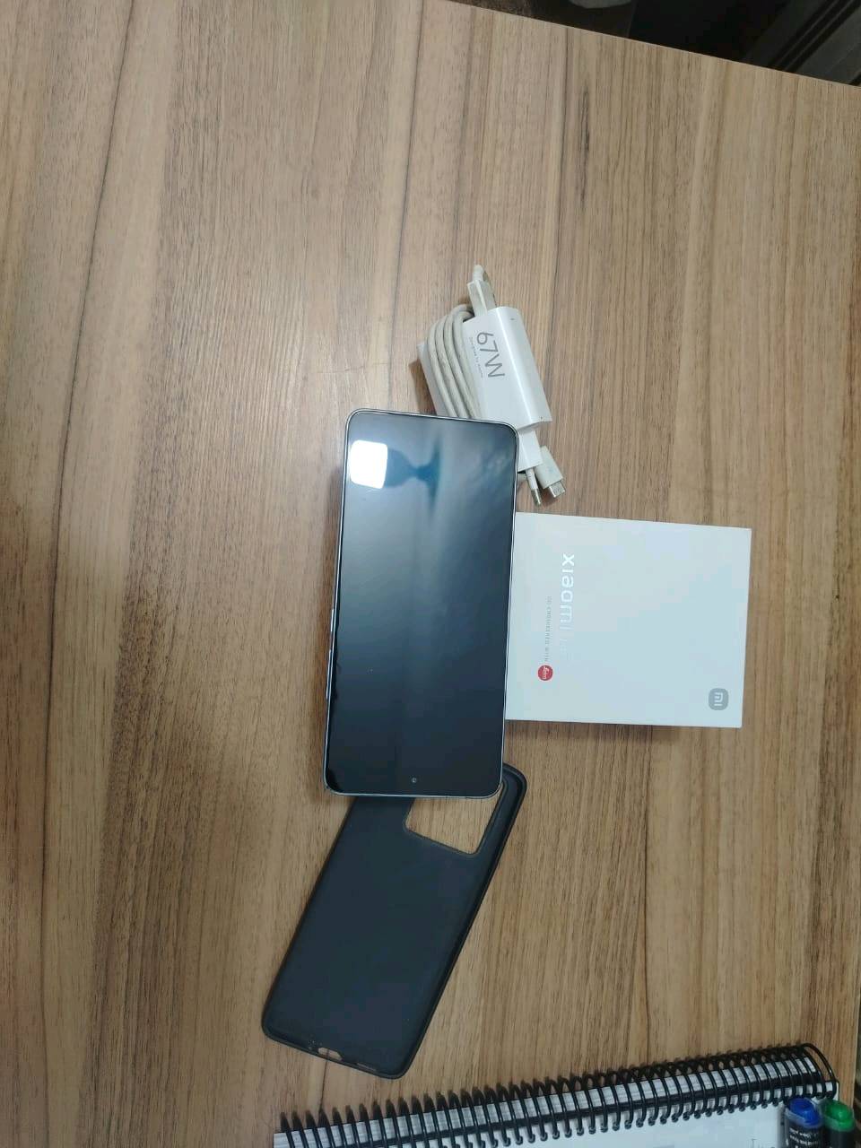 🔥 Xiaomi 14T 🔥
واحد من الأجهزة اللي يجمع بين الأداء القوي، الشاشة الممتازة والتصميم الأنيق.
📱 شاشة AMOLED بحجم 6.67 إنش وتردد 144Hz، تعطي سلاسة عالية بالألعاب والتنقل.
⚡ معالج MediaTek Dimensity 8300-Ultra يقدم أداء قوي جدًا، ومناسب للألعاب والاستخدام الثقيل.
📸 كاميرات قوية مع عدسة رئيسية 50MP، وتصوير مميز بالتعاون مع Leica.
🔋 بطارية 5000mAh مع شحن سريع 67W.
🎮 الجهاز مناسب جدًا للي يريد هاتف سريع للألعاب، التصوير، الدراسة والاستخدام اليومي، مع شاشة ممتازة وتجربة استخدام سلسة.
Xiaomi 14T — أداء قوي، شاشة فخمة وتجربة متكاملة. الواتساب ***********