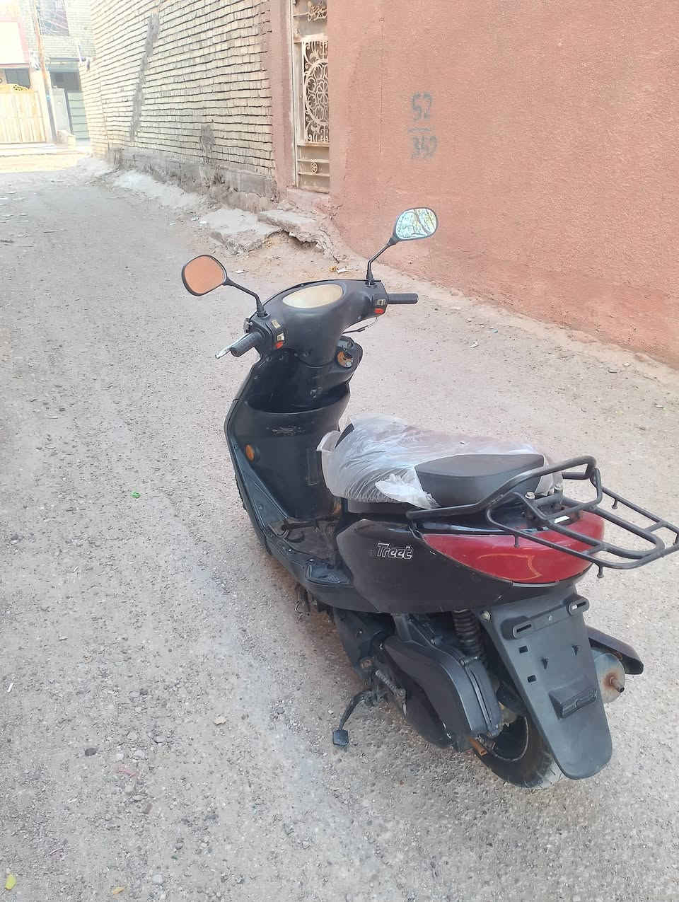 دراجه بريز نظيفه مكفوله كفالة عامه سلف هندر كهربائيات كلها شغاله مكينه بلاديه ناعمه مامفتوحه شلعه قويه اوراقها كامله مكاني الشعب سعرها 550الهاتف***********
