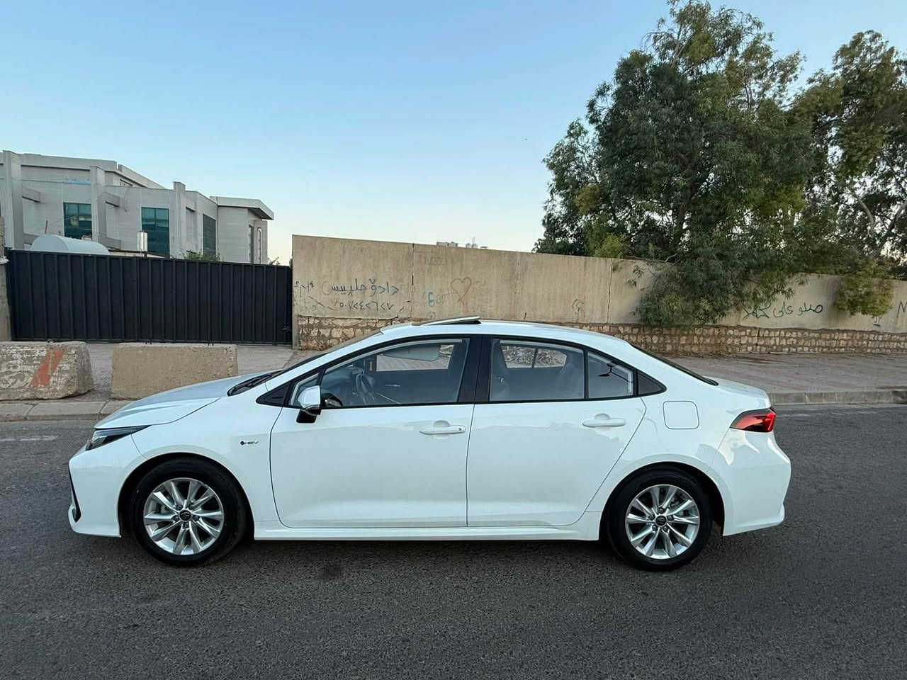 سلام عليكم
تويوتا كرولا سينى 
بي سوغ ٢ قوپي بچووكى هةية 
23,000 km 
*********** أربيل, العراق
