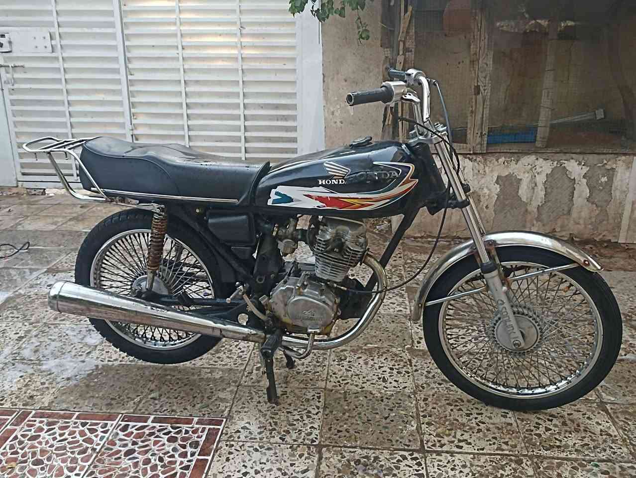 سلام عليكم اربعه كير للبيع كلك مديل21 سعر 275 وبيه مجال ***********
