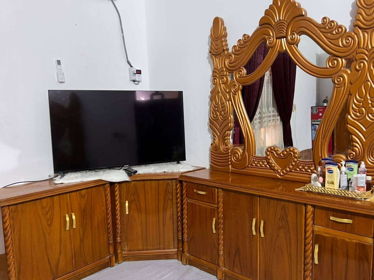 غرفه نوم للبيع خشب صاج احطاطه  جديده ***********
