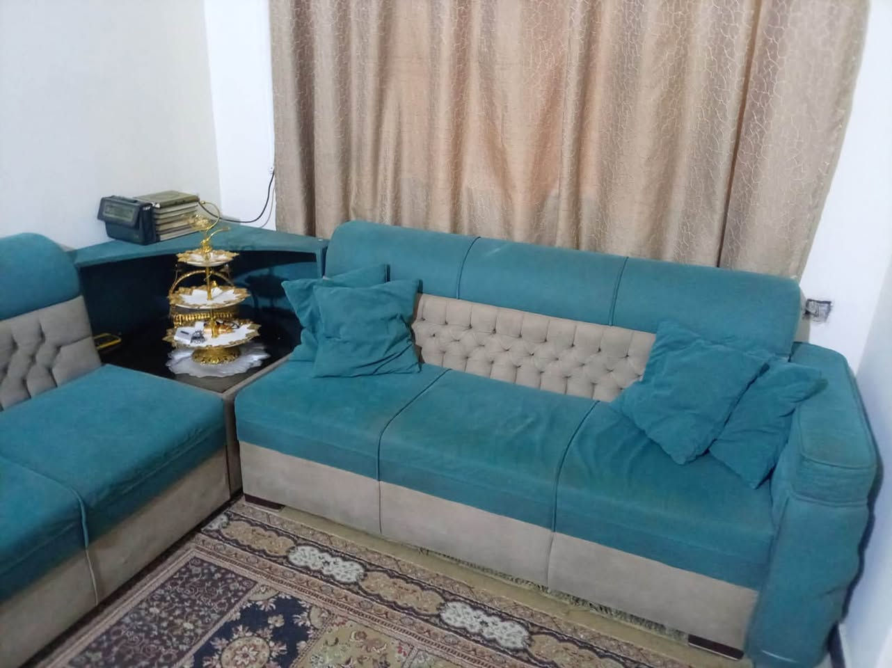 غرفتين نوم • ديوان ١٠ مقاعد • نظيف جداً