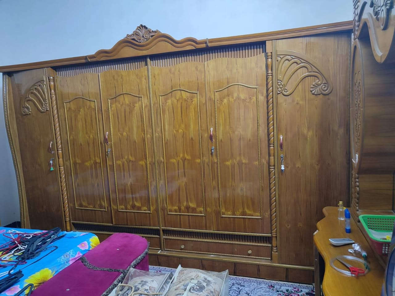 سلام عليكم غرفه خشاب تزكام مليون وربع وبيه مجال غير متواجد عل فيس هاذه رقم ‏‪***********‬‏
