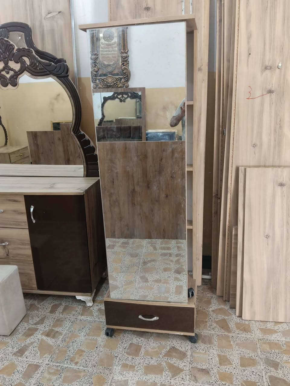غرفة ترکية نضيفه كلش 8 قطع صبغ حراري اصلي وبرقي جوي حديد وجام ليزري ولون مميز وخشب ثقيل السعر 550 وبيه مجال بسيط اتصال علا الرقم/***********//***********// مكان فلوجه
