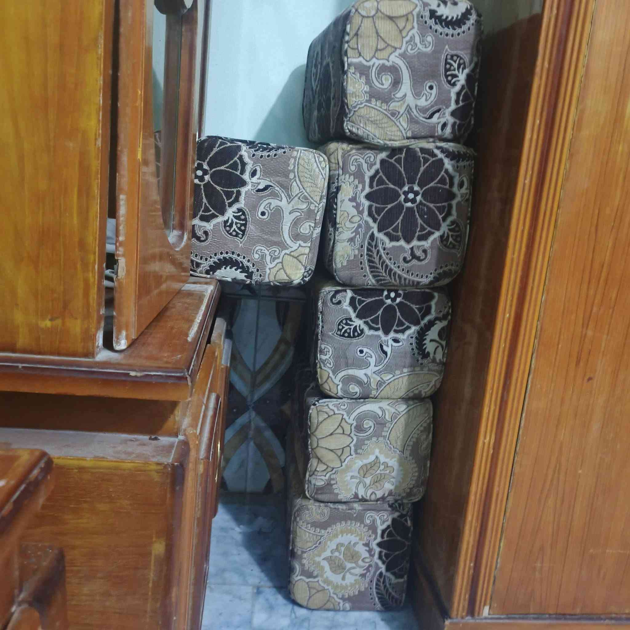 ديوان نضافه 90٪100 للبيع العدد 7قطع قيمهن وخذهن حض وبخت ***********
