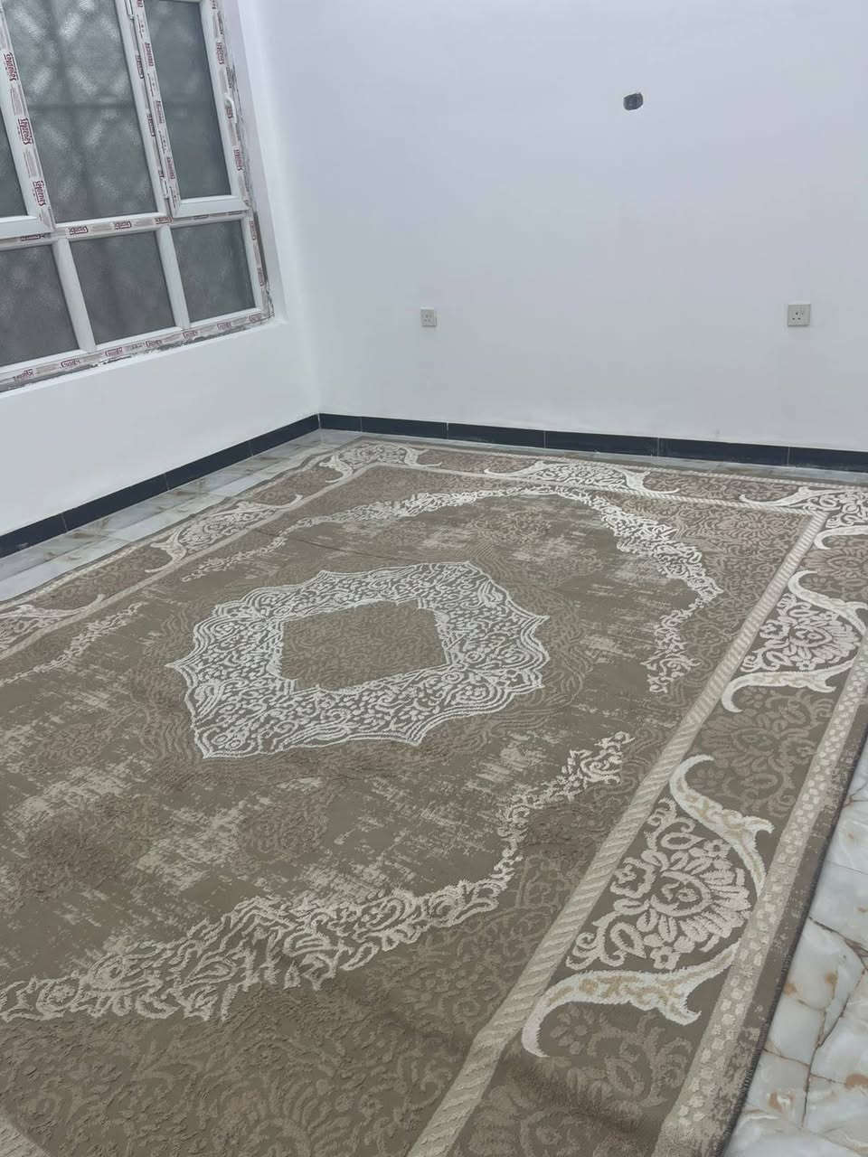 زوليه للبيع٣❌٤ نضيفه جدا السعر ٨٠ وبي مجال للاستفسار الاتصال على الرقم +964 771 702 5462
