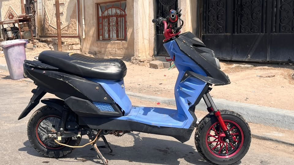السلام عليكم سكنس شحن جبلي للبيع
الدراجة ما بيها بطاريات بس شغالة ما بيها شي 

ابيع كوم حديد بس هيه شغالة طبيعي شد بطاريات واطلع بيها 

سعرها 175 الف مكاني البصرة الزبير 

*********** واتساب
