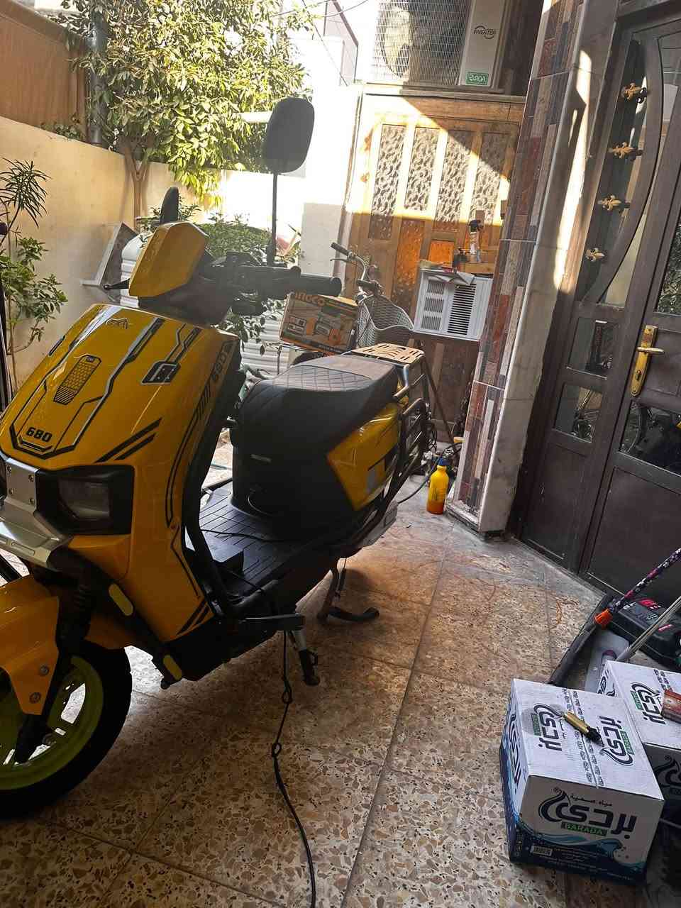 السلام عليكم دراجه شحن للبيع استعمال  تسع اشهر فقط ست بطاريات تمشيك بل شحنه فوك ال60 كيلو لون اصفر ٣ سرعات 1,2,3 و 100 حقيقي  و ترجع عل بگ و دبلات و دبل إشاره و لايت عالي ناصي  و بريك امامي خلفي و حساسات و اوراقها موجودةو تجي بصمتين و سويجين و سعرها 950 وبيها مجال للشراي مكاني بغداد الدورة للتواصل خاص على رقمي واتساب
 *********** 
***********
