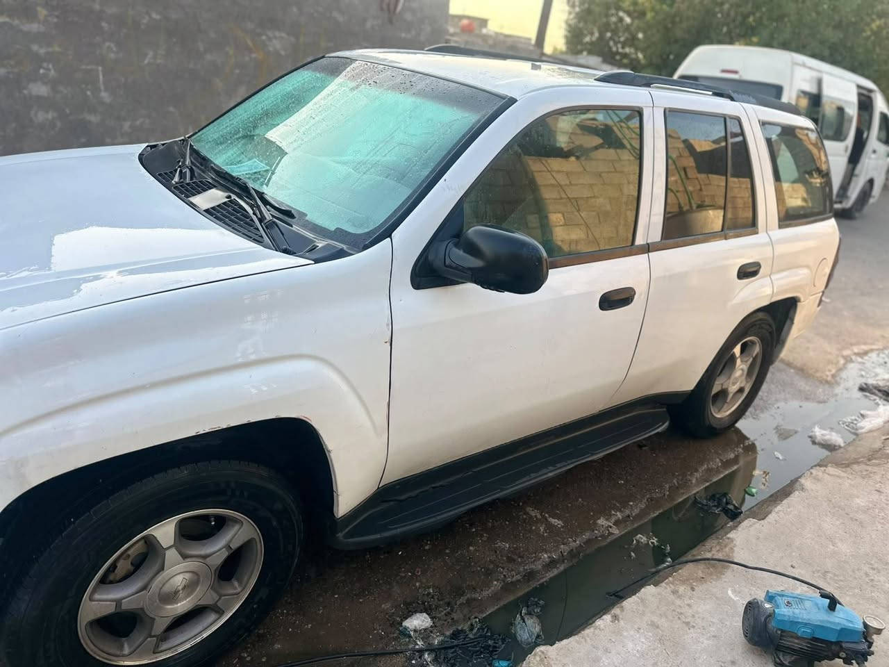 بلايزر ٢٠٠٥ محرك قبغ ابيض حاوية جديد كير جديد تبريد جديد انطيك بيه ضمان ترايك لاوروبا ... ابيعك احزام .... صدر امامي خلفي جديد... ... داخل السياره كله جديد ... سياره رقم كركوك دولي باسمي شرط تحويل مباشر  سعرها ٧٥ ورقة ... للاستفسار الاتصال ***********      ....
