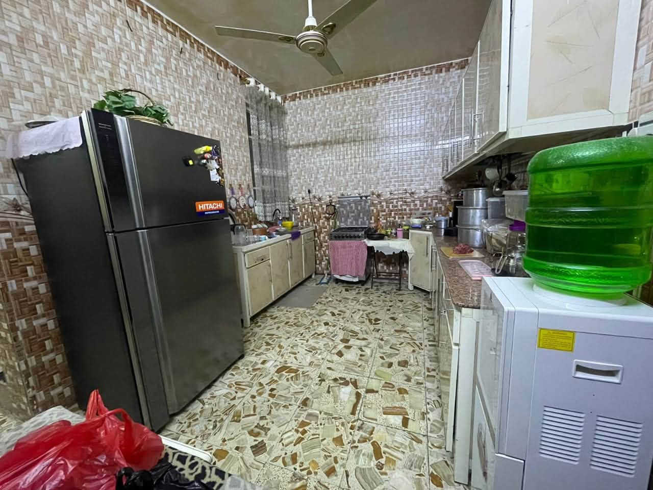 بيت 100 متر للأيجار نظيف جداً في منطقة بوب الشام بستان بشار شارع بيت وهيب للأستفسار الاتصال على الرقم (***********)
