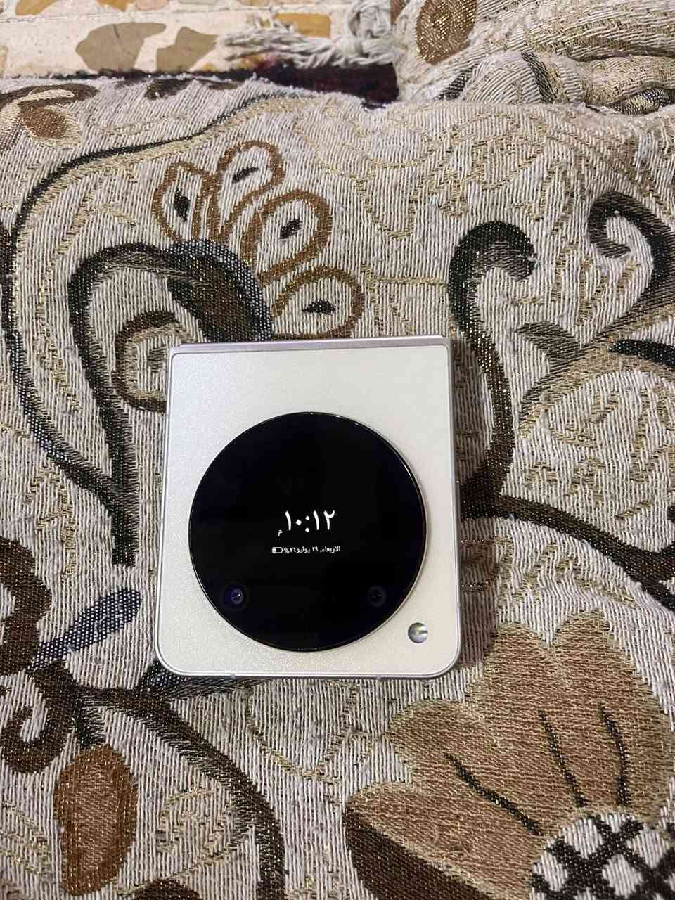 ---
*للبيـــــع 📱*
*ZTE Libero Flip 5G - جهاز فولد نادر*

*السعر: 330الف 
قابل للتفاوض البسيط للشراي الصدگ

*حالة الجهاز:* 
مستعمل نضيف 10/10 - بدون شخط ولا كسر - كلشي شغال 100%

*المواصفات:*
- *الشاشة*: 6.9" فولد AMOLED 120Hz + شاشة خارجية دائرية 1.43"
- *المعالج*: Snapdragon 7 Gen 1 يدعم 5G
- *الرام والذاكرة*: 6GB RAM / 128GB
- *الكاميرا*: 50MP خلفية + 16MP امامية تصوير 4K
- *البطارية*: 4310mAh شحن سريع 33W
- *مميزات*: بصمة جانبية - شريحتين - يشغل يوتيوب وتيك توك نص ونص

*الموقع*: الموصل
*المرفقات*: الجهاز فقط

ملاحظة: سعره جديد 750 ألف وفوك. هذا ارخص فولد بالسوق حالياً

للاستفسار راسلني خاص او واتساب: [***********

#موبايلات_الموصل #ZTE #فولد #للبيع
---

