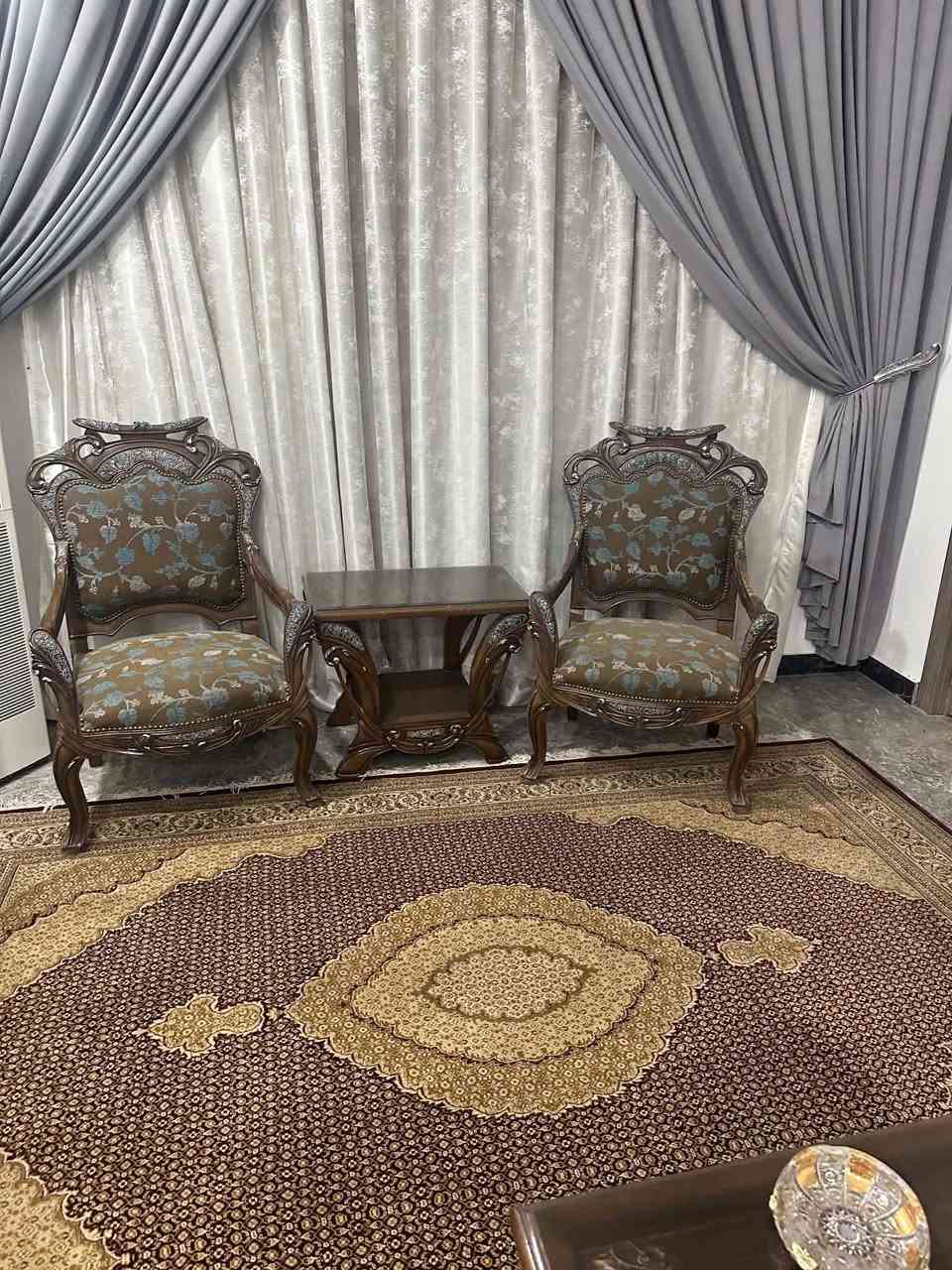 تخم 10 مقعد
طبلة كبيرة و 8 كراسي
بردة
للبيع للتواصل والاستفسار الاتصال على الرقم
***********

