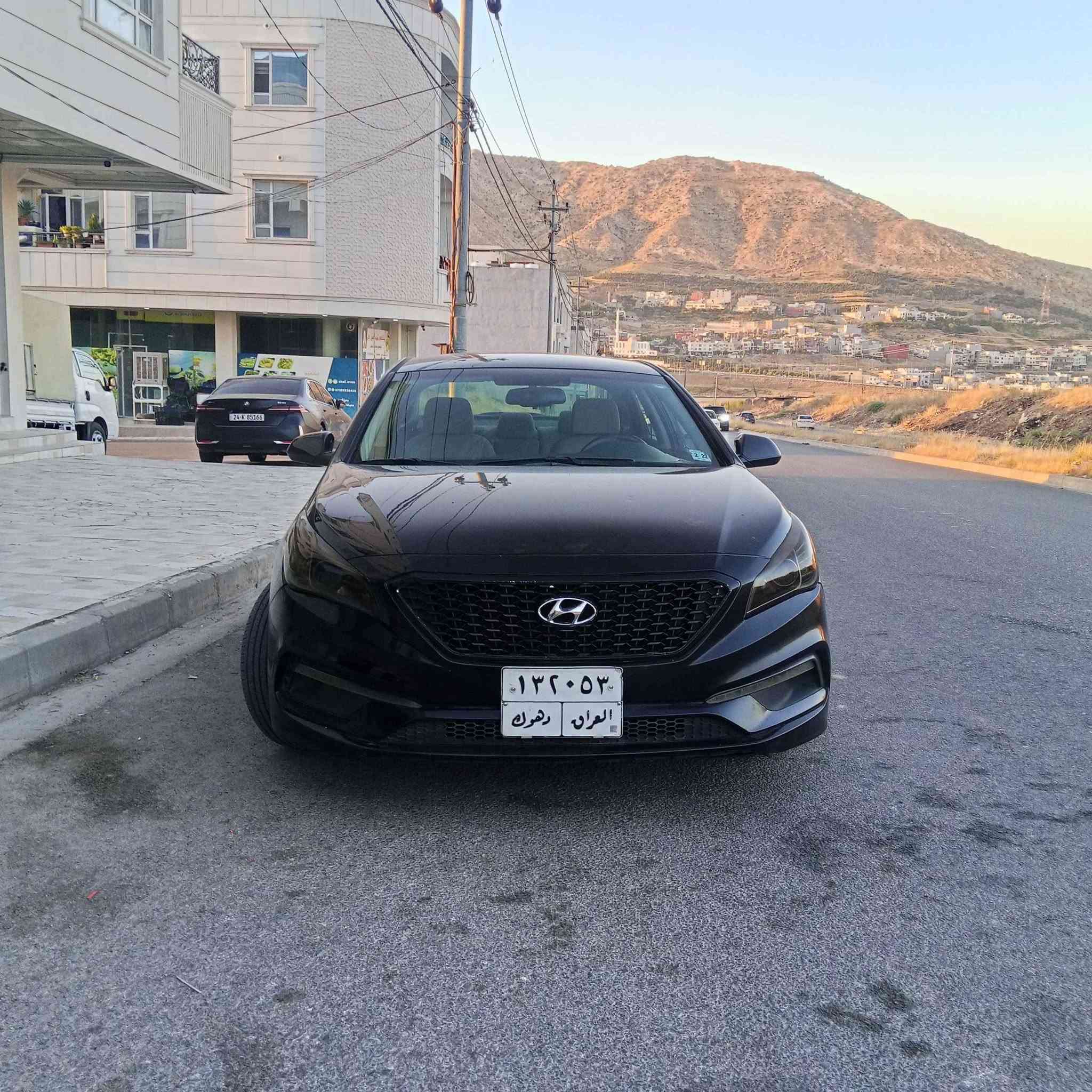 هونداي سوناتا أمريكي 
موديل ٢٠١٧ محرك ٢،٤ gdi
كير ومحرك وتبريد بشرط 
ماشيه ١٠٢ ألف ميل 
كير و محرك ما مفتوح وبشرط
رقم دهوك وموجوده بدهوك 
سنويه منتهيه شي سنتين
باسمنا تحويلها بشرط ونفس يوم
صدر وحداديه وطقم كلها جديد 
مكانها دهوك داخل دهوك 
سياره بيها 
بونيد وجملوغ يم سايق بدون دواخل
جاملوغ خلفي وباب ورا سايق و
باب ورا سكن هم بدون دواخل 
بجم كبس 
بجم ولغود وشواصي وايرباكات وضع شريكه
يعني بدون دواخل وبشرط 
تحسبها خمس قطع بدون دواخل 
سعرها ٩٩ ورقه ونزل ٣ غرامه كاميرات
ما اراوس ما ابيع بالاقساط 
فقط للبيع ونقد 
اقراء منشور اولا بعدين خابر
*********** واتس اب دهوك, العراق
