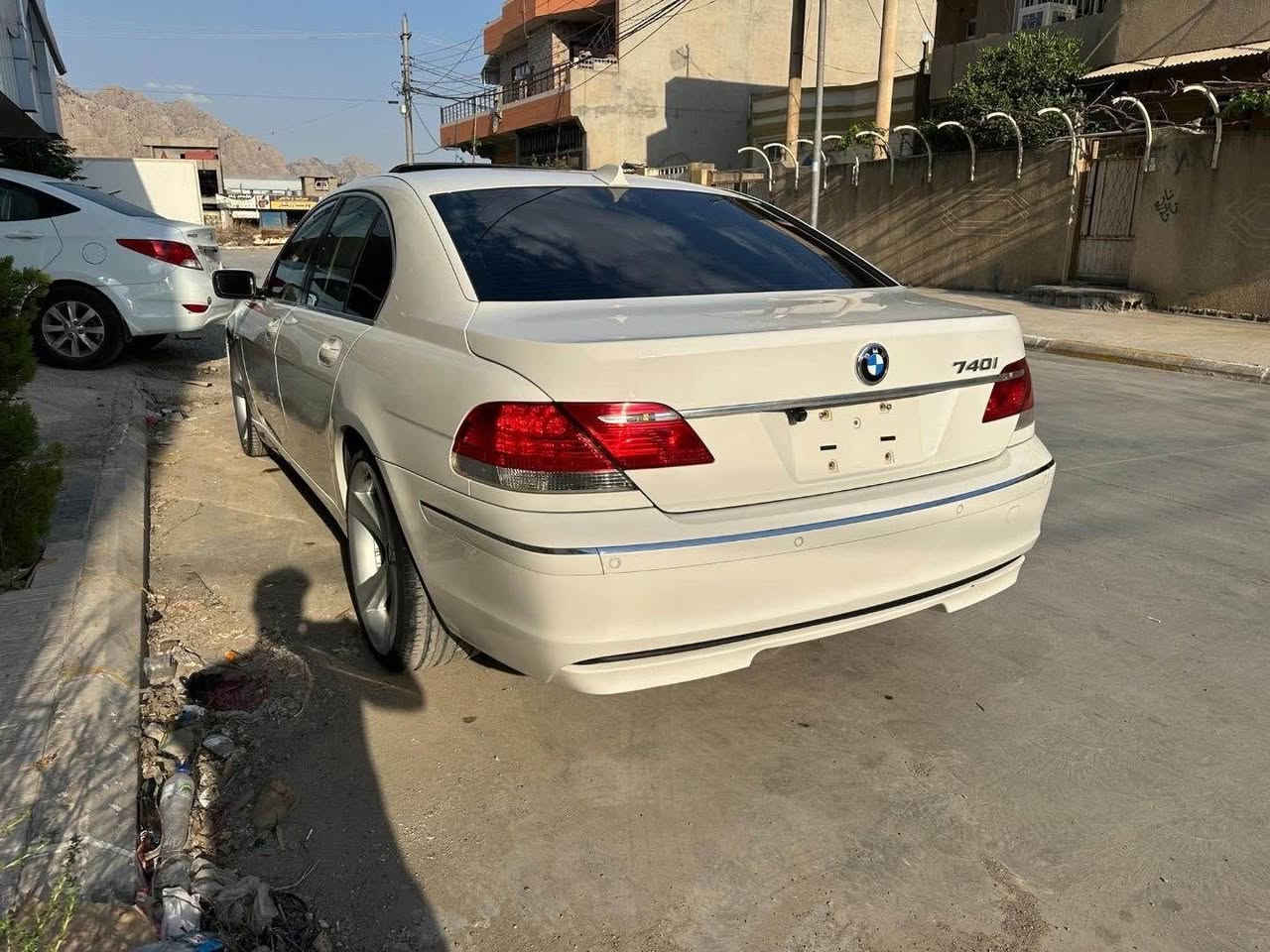 بەناوی خوای گەورەو مهیرەبان 
  BMW Wat Wat 2008 740 i V8 
مواسەفاتەکانی 
١ سلاید 
٢ کوشن جڵد 
٣ چوار دەرگە شەفت 
٤ کوشن سارد و گەرم 
٥ پێنچ پەردە 
٦ ئاوینەکانی ئەخەویت 
٧ سێ مۆدی لێخوڕیمی هەیە 
٨ چوار جام ئۆتۆ 
 فول فول مواسەفاتی تر 
کیڕو مەکینەی بەشەرت 
سەیارەکە لۆک لۆکە لەسەر دەقی شەریکە ماوەتەوە 153000 ڕۆیشتوە 
سەیارەکە دوبەیە 
بۆیاخی ئیراقی نیە  
١ پارچەی ئەورپای پیوەیە  
سەیارەکە مالی دۆستە 
گۆڕینەوەش ئەکەم 
*********** رانية, السليمانية
