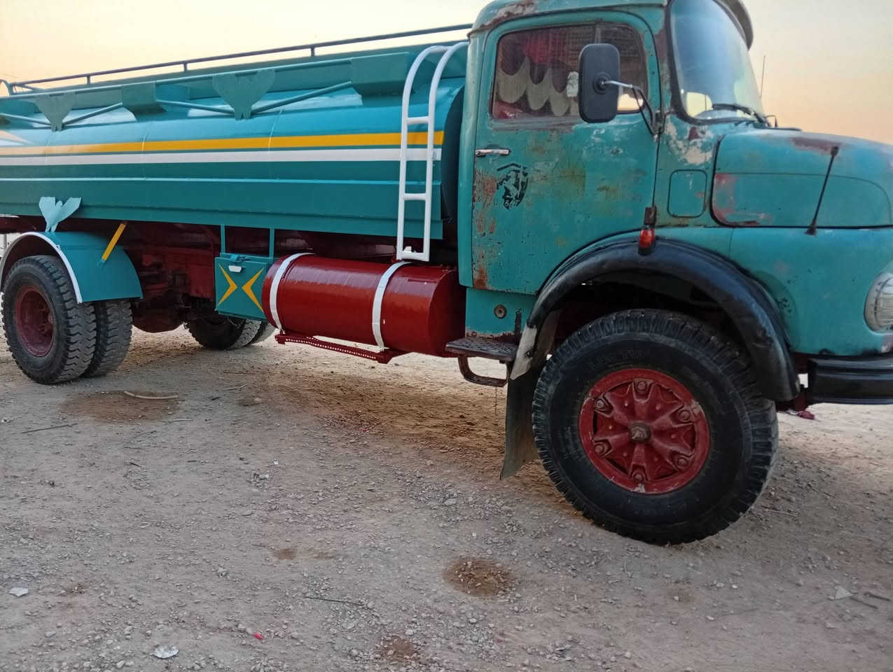 البيع ابوردين موديل 1975 ٨طن بريك هوي***********مكفول

