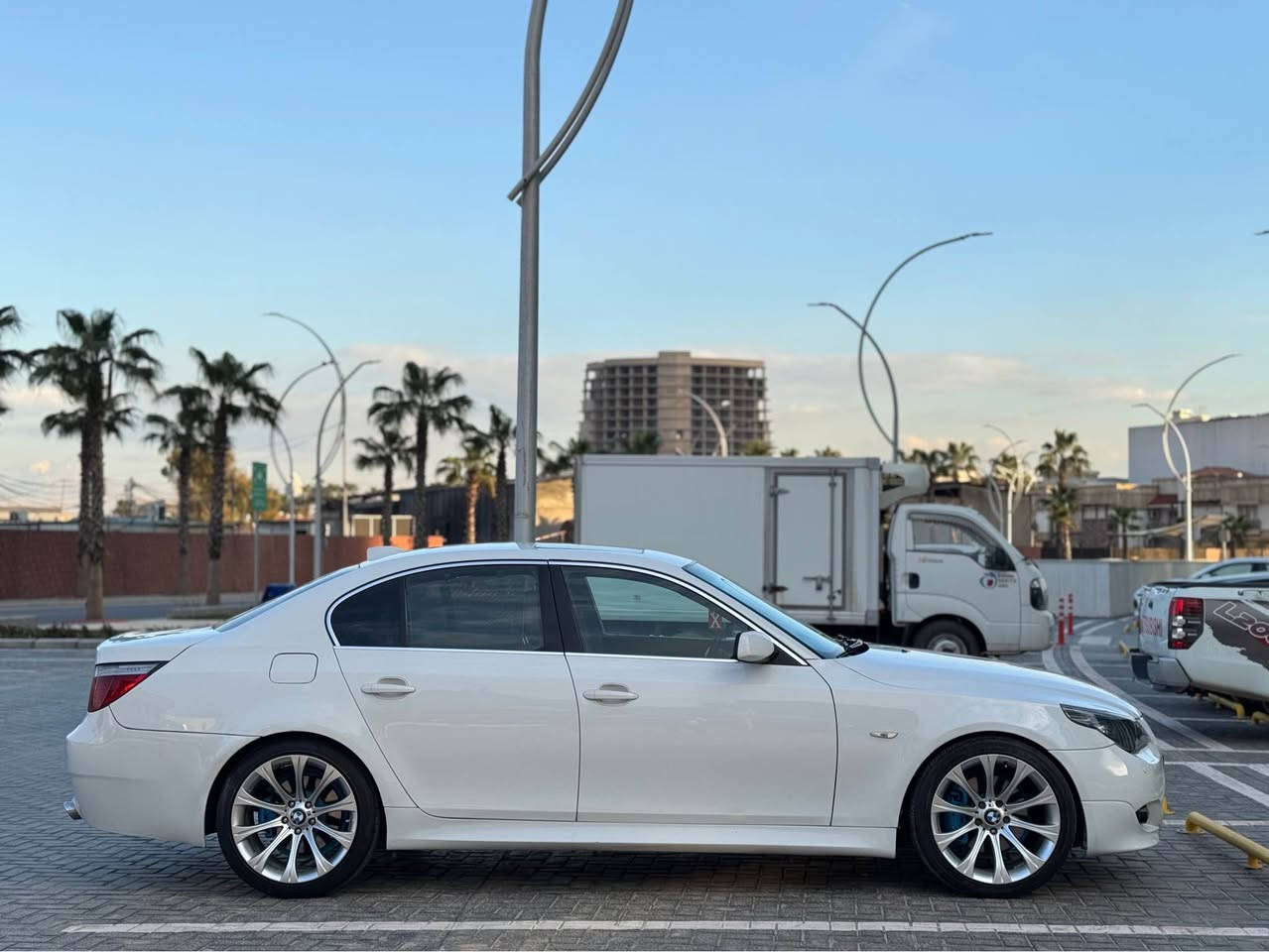 BMW E60 2008
مۆدیل ٢٠٠٨ ٥٣٠ نۆزل کورت بێ سبوغ پێش و پشتی کامل کرایتە ئێم ویلی ئێمە فول مواسەفاتە ناو زەردە سلایتە گێر مەکینە ئەکسل تەبرید بەشەرت لەسەر دەقی شەریکەی مایتەوە هەموو شتی نوێیە هەمووی لەسەر دەقی بیلادیە 
سعر ١٣٣ وەرەقە و مەجالەکی برایانە
گۆرینەوە دەکەم بە شتێک بە دلم بێت 
شوێن هەولێر 
ژمارە مۆبایل *********** أربيل, العراق
