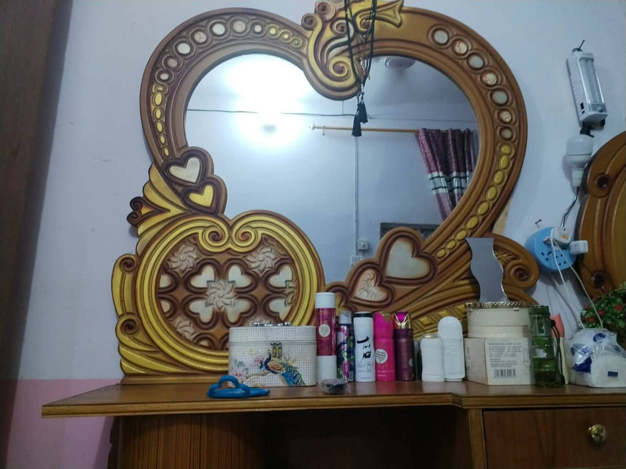السلام عليكم غرفه اخشاب للبيع زلغ مابيهاا جديده مع دوشك جربايه لا تصال ***********
