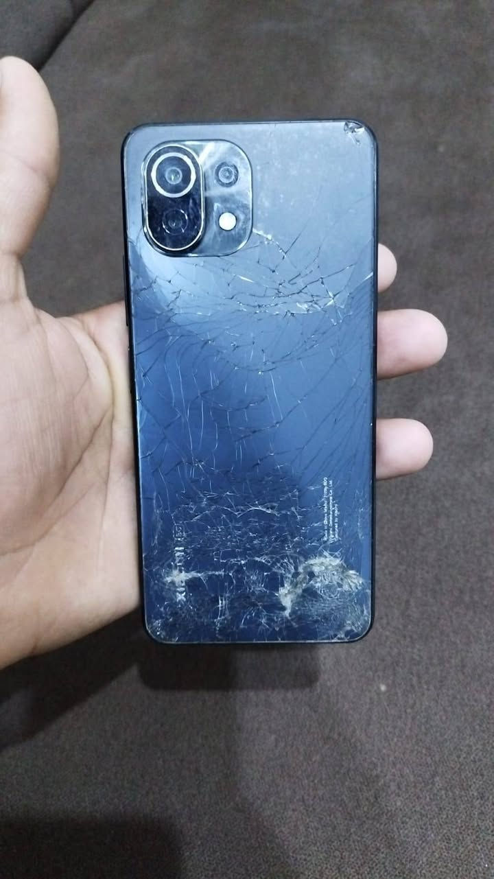 سلام عليكم عندي موبايل Xiaomi 11 Lite 5G NE كلشي ما بي كله ع بلادي مراوس الرقم ***********
