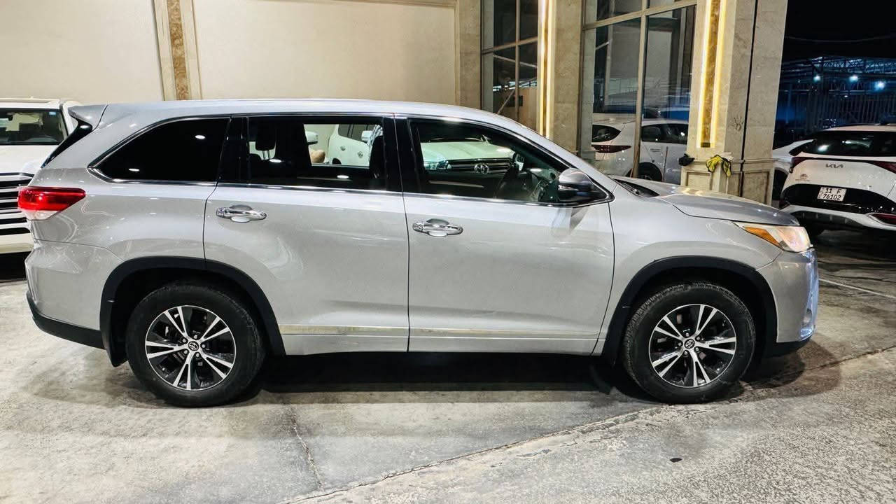 تويوتا هايلاندر للبيع - ٢٠١٧
• نوع السيارة: تويوتا هايلاندر (Toyota Highlander)

ماشيه 130

• الموديل: 2017

• الفئة: LE

• المحرك: 6 سلندر

رادار 

 تحكمات ستيرن 

 دبل اكسل

(بيها صبغ بنيدر وبارد بالجنطة كما مؤشر  )
السعر 22.000

***********
