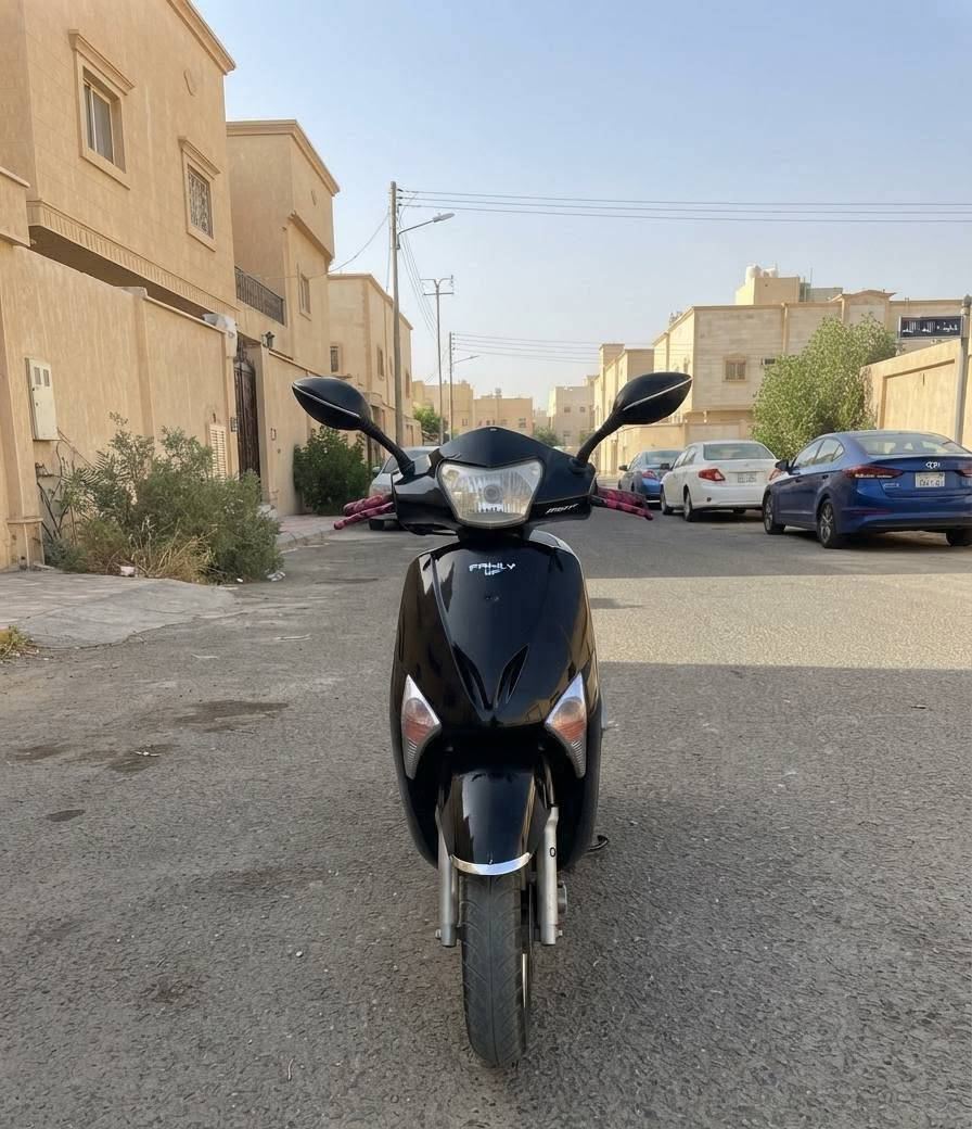ليدي حديد مال رمبه ما مفتوح شرط
السعر عشر ورقات ونص محتاج واريد ابيع وافحص 
*********** الاتصال على هذا الرقم
