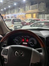 لاندكروزر • ٢٠١٢ • ١٨٢٠٠٠ كم