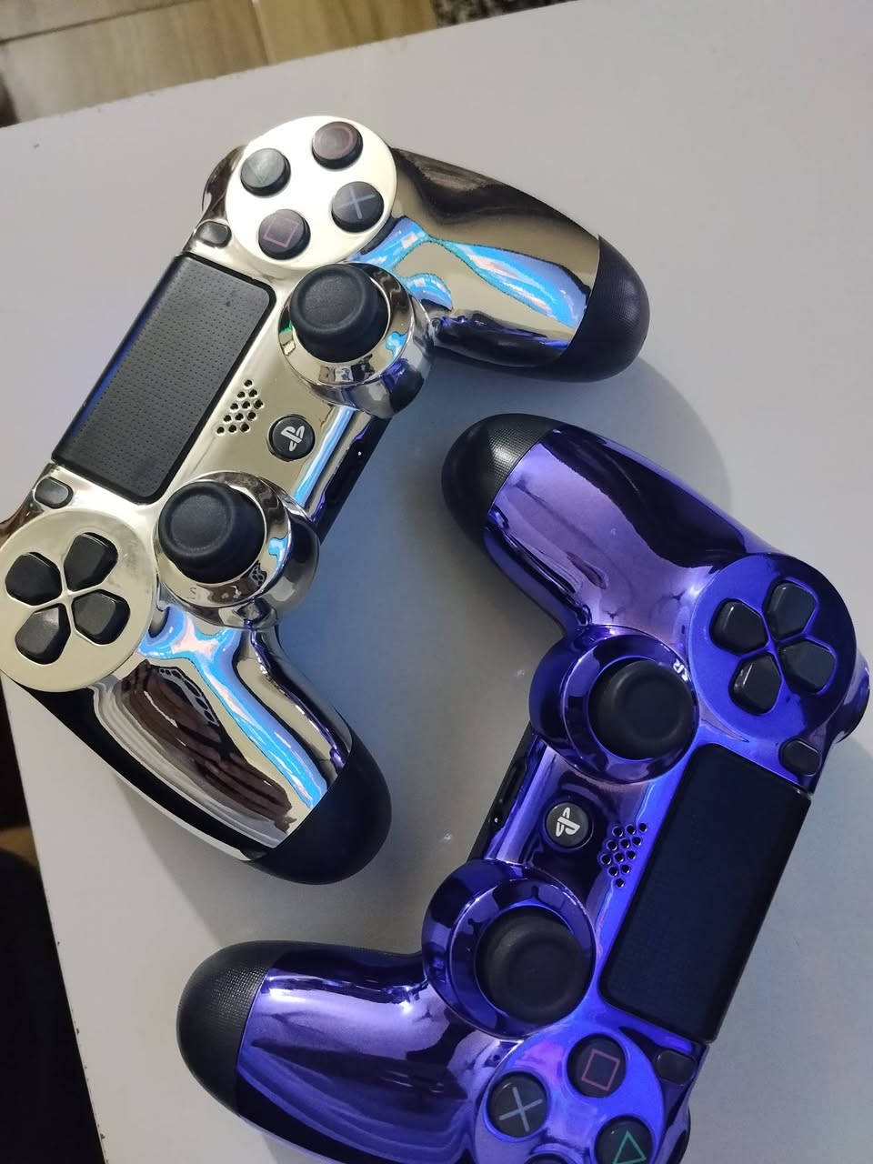 🎮🔥 للبيع PlayStation 4 Slim 1TB 🔥🎮
✨ الجهاز بحالة جداً نظيفة ونظيف استعمال
💾 هارد 1 تيرا بايت
🎮 جوستكين عدد 2 — نظيفات وجدد
🎮 9 ألعاب متنوعة
💿 ويّاه قرص لعبة ذاكرو 2 جديده 
⚡ الجهاز جاهز للعب وما يحتاج أي شي
💰 السعر: 235 ألف فقط وبي مجال الشراي جد 
📍 المكان: بغداد – الدورة
📞 للتواصل: ***********
🔥 فرصة حلوة للي يريد جهاز كامل ويّاه ألعاب ويدين بسعر مناسب 🔥

