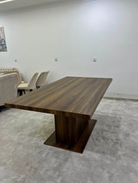 مێزی نان خواردنو کونسوڵ بۆ فرۆشتنە زۆر تازەیەو هیجی نەشکاوە بن مێزەکەش...
