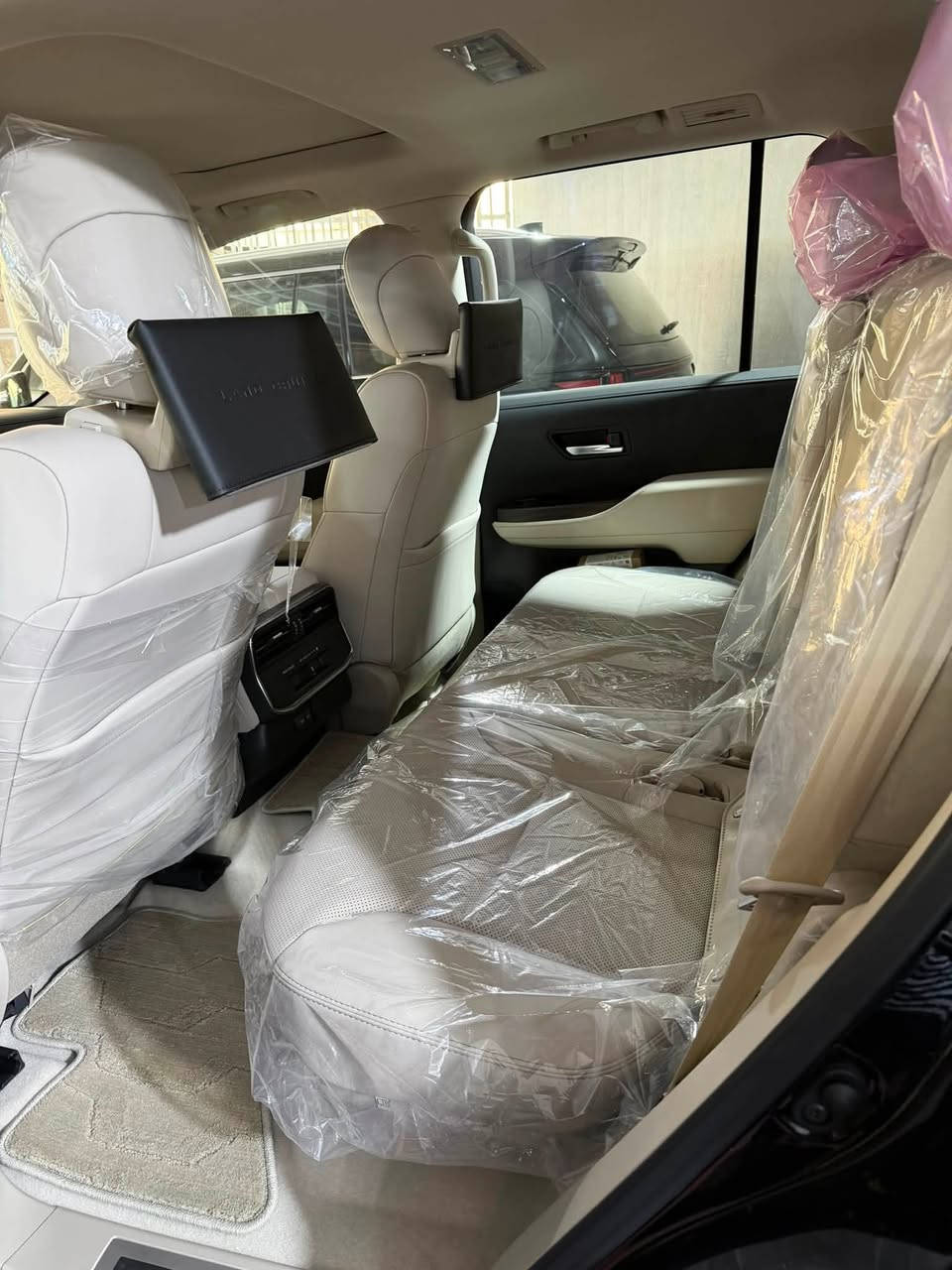 السلام عليكم
لاندكروز gxr
الموديل 2026
ضمان شركةساز 
السياره زيرو صفر 
اللون اسود 
للاستفسار 
***********
