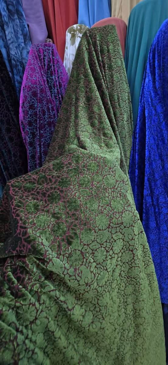 برنوت فساتين 👗 ودراعات 
ديالى/ المقداديه/ السوك القديم 
للحجز ***********
