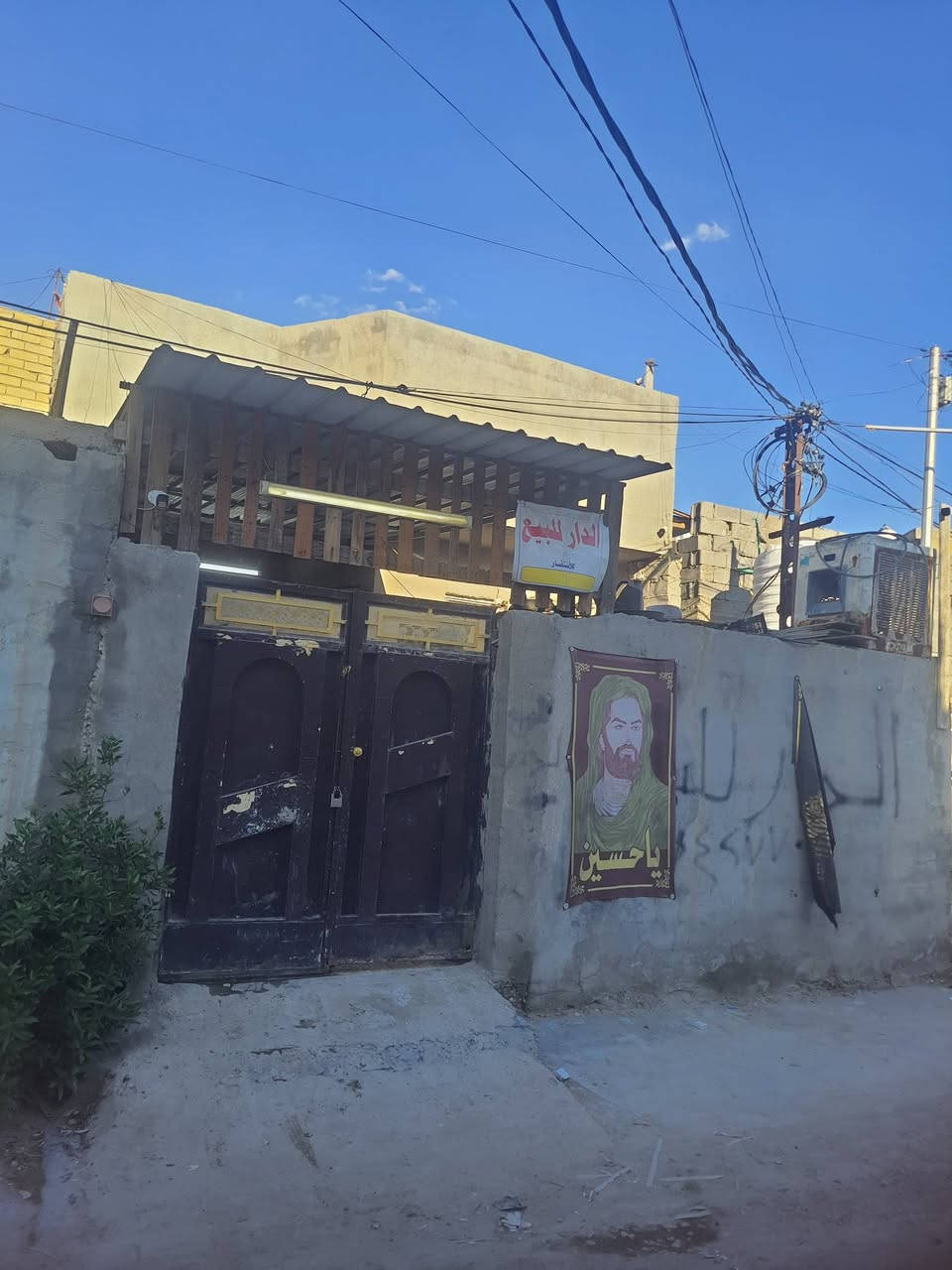 السلام عليكم بيت للبيع مساحه 120 عنوان الشعب حي جزائر قرب المعمل السعر 60 نوع الارض صناعي ***********
