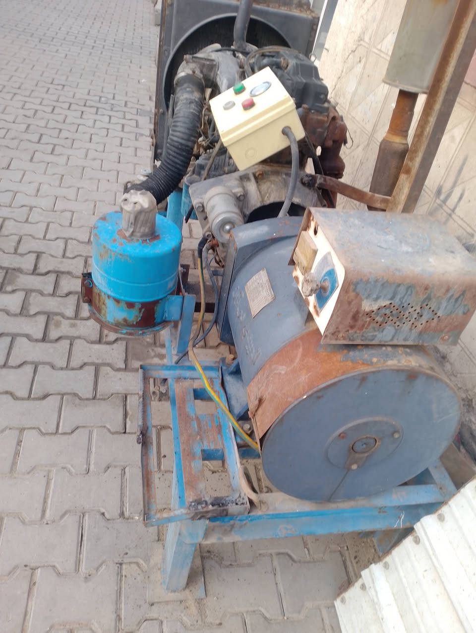 مولد كية للبيع 
بنكو 701 قبق  اسود راس توليد صيني بلادي 30kv شغاله نقص باتري
  العنوان واسط -- قضاء الحي السوق الحي *********** غير متواجد ع فيس
