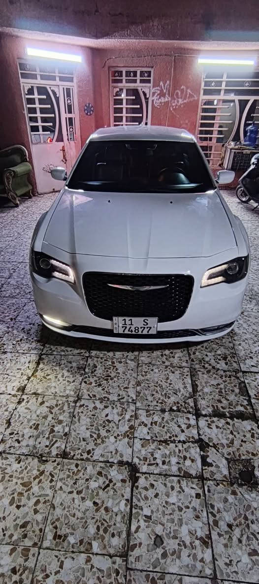 كرايسلر أوباما 300 S
_مديل 2019
لون ابيض قماره حديد 
 دخول جديد كتاب ضباط متقاعد
ملاحضه 👈 السياره مرقم بغداد تحويل ثاني يوم👉❤️

:((حادث السياره كما موضح بل صور جاملغ الأيمن الأمامي ول أيسر بارد قليل فقط بدون ايرباك. مكينه كير اكسل مكفول)). 

المحرك : V6 3.6
المواصفات :
* بلوجكتر امامي LED
* ويل قياس 20 أنج .
* شاشه كبيرة مع نظام ملاحة نفكيشن GPS .
* داخل جلد ختم S اسود
* مقاعد أمامية كهربائية عدد 2 .
* مقاعد أمامية تبريد وتدفئة .
* تشغيل عن بعد .
* تدفئة ستيرن .
* محدد سرعة .
* تلفون بلوتوث .
* كاميرا خلفية دواره. 
* مرايا متحسسة للاضاءة العالية .
* كير ماوس شفتات ستيرن
* داخل سياره لون اسود .

:((حادث السياره   جاملغ الأيمن الأمامي ول أيسر بارد قليل فقط باب الصدر ول وراء فقط كلير بدون صبغ بدون فتح وشد فقط اكلير بدون ايرباك. مكينه كير اكسل مكفول)).

مكان السياره بغداد
السعر اتصل ودلل
للستفسار ***********
