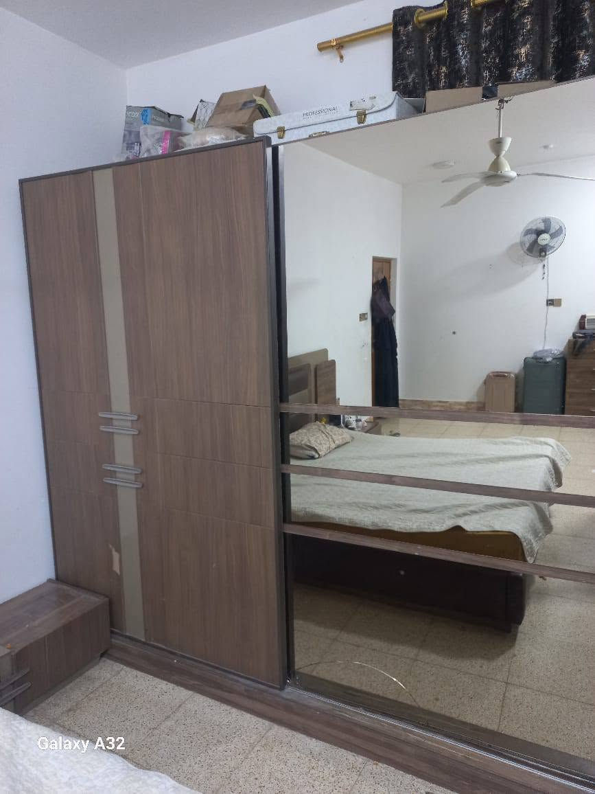 اثاث للبيع
راسل واتساب ودز القطعه انطيك سعرها 
مكاني نجف حي الغدير 
***********

