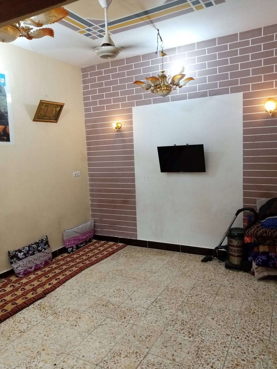 بيت للبيع 100م طابقين مربع 10*10 مقابل جامع اهل البيت رقم الهاتف ***********
