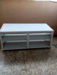 ميز عرض • المنيوم • نظيف