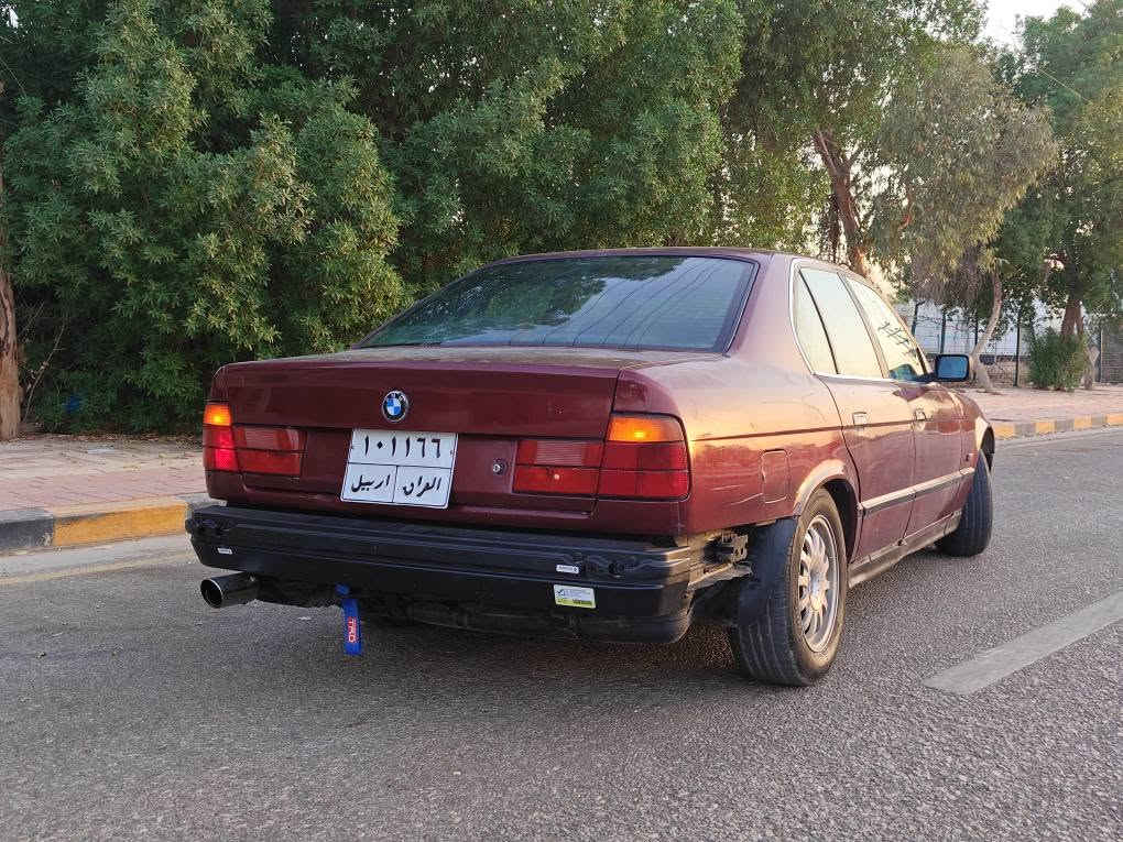 🚨 للبيع: BMW 520i (E34) 🚨
🔥 الوحش الألماني - بجم عريض 🔥
​📌 المواصفات والتفاصيل:
​🔹 الموديل: 1992
🔹 المحرك: 20 مسكر (فانوس)
🔹 المكينة والجير: مكفولات 100% بشرط الفحص ⚙️💯
🔹 المظهر: بجم عريض 🚘
🔹 الصبغ: صبغ عام (بدون دواخل - الدواخل مكفولة) 
🔹 الأوراق: رقم أربيل (وكالة أو مداور جاهزة) 📄
🔹 الكهربائيات: كلشي شغال بالسليم ⚡
🔹 الحدادية: 50% 🛠️
​💵 السعر: 39 ورقة ($3,900)
📍 الموقع: النجف الأشرف
📞 للتواصل: *********** النجف, العراق
