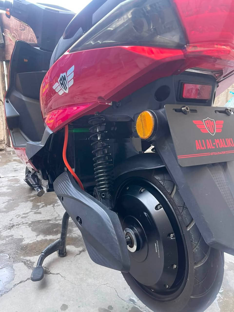 السلام عليكم 
دراجة شحن للبيع نوع iBiKE
الدراجة جديدة 
3 نمر 
سرعة 90 
لايت زينون عالي ناصي 
نظام البارك 
نظام الرجوع الى الخلف
شحن USB للهاتف
بطاريات مسطرة عدد 6 جديدات الشحنة تمشيك 50-60 كيلو
شاشة ديجيتال مع عرض الاعطال
الماطور 2000
بريكات دهن ABS
تايرات جديدة 
دبلات امامي رياضي
ويل امامي رياضي
الملحقات 
سويج عدد 2
بصمة عدد 2
خوذة 
العنوان بغداد السيدية
السعر (960) وبيها مجال 
للاستفسار واتساب فقط ***********
