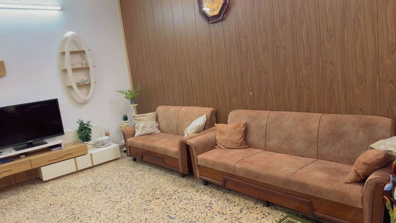 تخم للبيع السعر ٢٥٠ وبي مجال 
المكان الاسكان شارع المخازن 
للاستفسار الاتصال على الرقم 
***********
