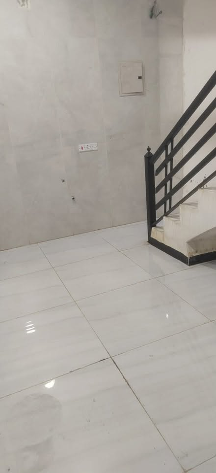 بيت للايجار في منطقة حي القادة قرب شارع عام ( شارع الوصي ) بيت جديد بناء حديث هسه طالعه منه عمالة بناء درجه اولى غرفتين نوم و3 حمامات واستقبال ومطبخ  للاستفسار الاتصال 

***********
