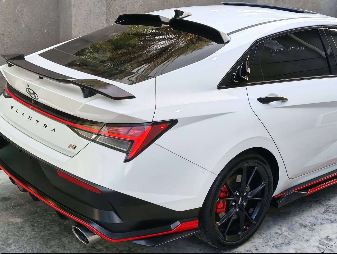 الحلو والنظيف للبيع…🩵🚀
Hyundai Elantra N 

موديل 2025  بدون رقم تترقم جميع المحافظات عدا الاقليم

تريد تتونس كمل واقرة المواصفات 🩵🚀

اللون ابيض صدفي 

محرك 2000 تيربو 

كير اوتوماتيك 8 نمر دبل كلتچ DCT 

فتحة سقف 

بصمة تشغيل

بصمة ابواب 

ترحيب عند الاقتراب 

شاشه كبيره متصله 

ثيمات شاشة عدد ٥

اناره داخليه بلادي بيها عدة الوان 

كشنات حضن ريكارو مختمة N 

كشنات تدفئة 

دركة بيها دكمتين مودات N ومختمة N

شفتات ستيرن 

اكتف اكزوز بلادي بيها 3 وضعيات للصوت وي مودات القياده 

** مودات للقياده ((ايكو ، نورمل ، سبورت ، مود N ,))

 كوستم تتحكم بوضع القياده شون متريد 

، دكمة NGS تزيد السياره 10 احصنة لمدة 20 ثانية 

دبلات كهرباء تتكيف وي وضعية القياده 

ويل 19 بلادي 

فجوج لون احمر مختمة N بلادي

حساسات  خلفي 

كامره خلفيه دوار 

رادارات 360 درجه

رادار مانع تصادم 💥 

كامره تقرالك الطريق وتنبهك اذا انحرفت عن المسار 

نظام قيادة مساعدة 

نظام تحديد مسار 

التوقف التلقائي عند التحريك ووجود اجسام غريبه

عليها شوته رياضي 

السياره حلوه ونظيفة 

السياره ماشيه 10mi

بدون صبغ شرط وصور الحادث بلمنشور

السعر 165$

رقم الهاتف للتواصل ***********

مكان السياره 
بابل المسيب 
                    
                     ...اسف عالاطاله..

نص مكتوب في الصور:
- BIDCARs