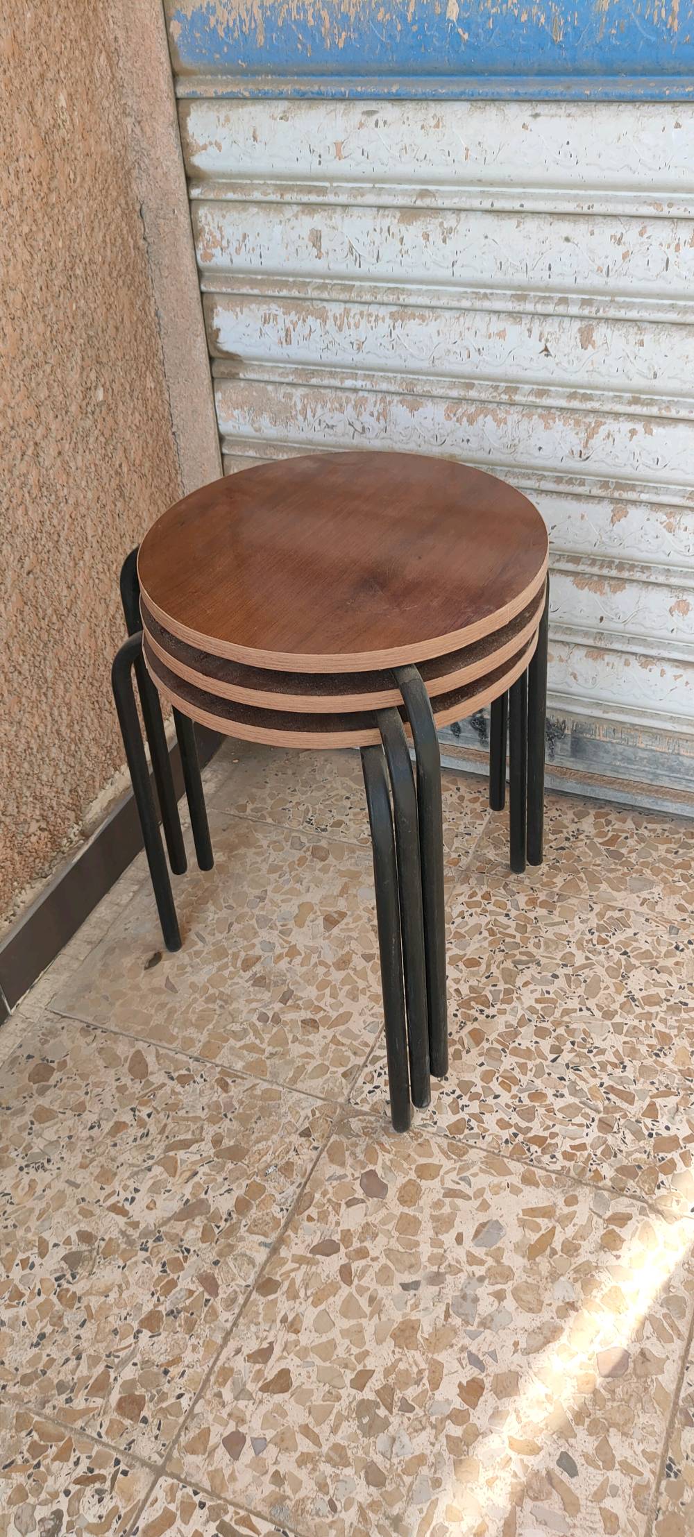 طاولات ضيافة الثلاثي بسعر 45 الف 
قياس الدائري والمربع 40×40
قياس المدرج 
الكبير 40
الوسط 38×35
الصغير 30×35