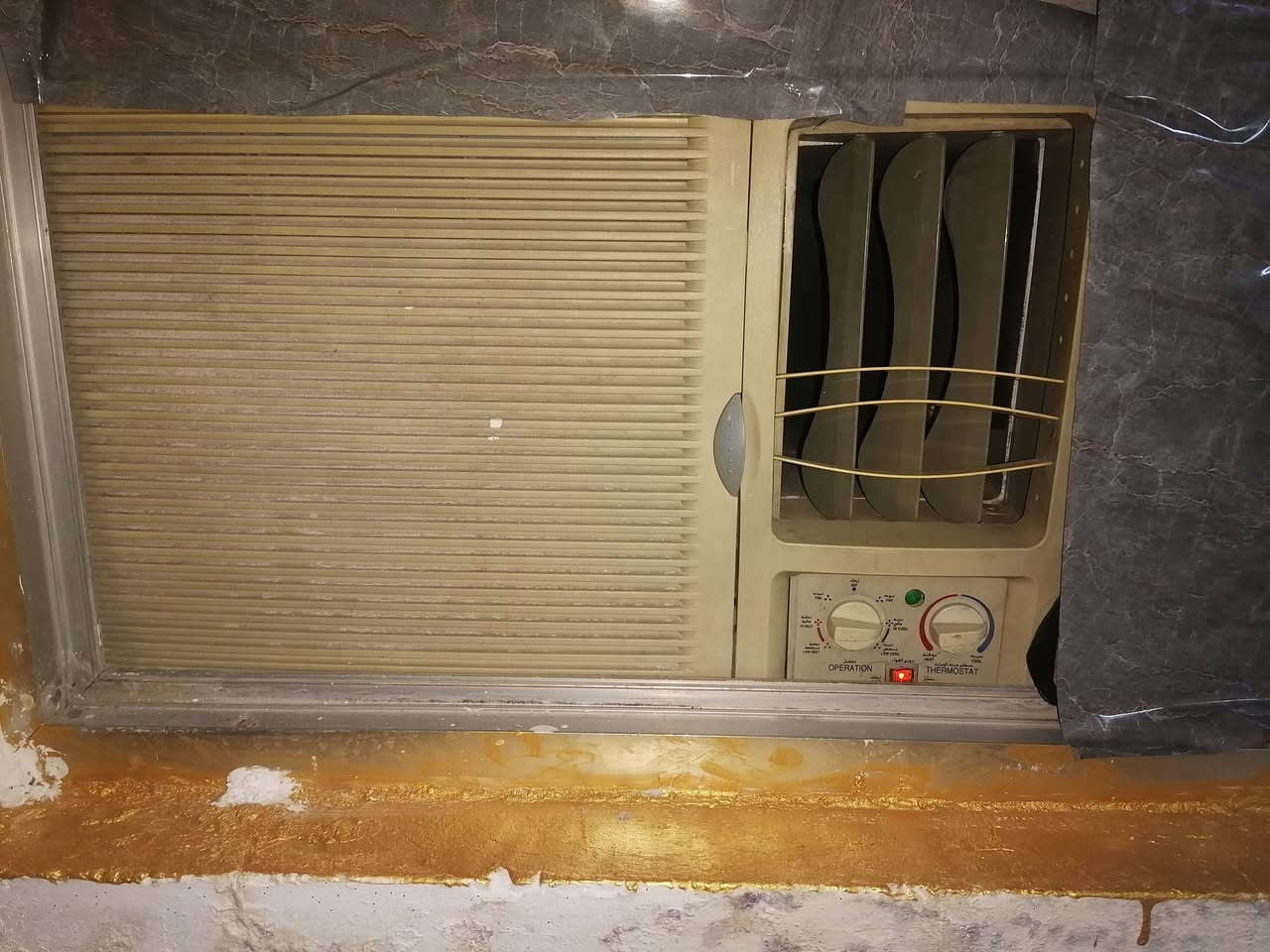 مكيف للبيع شغال بدون اي عيب ***********
