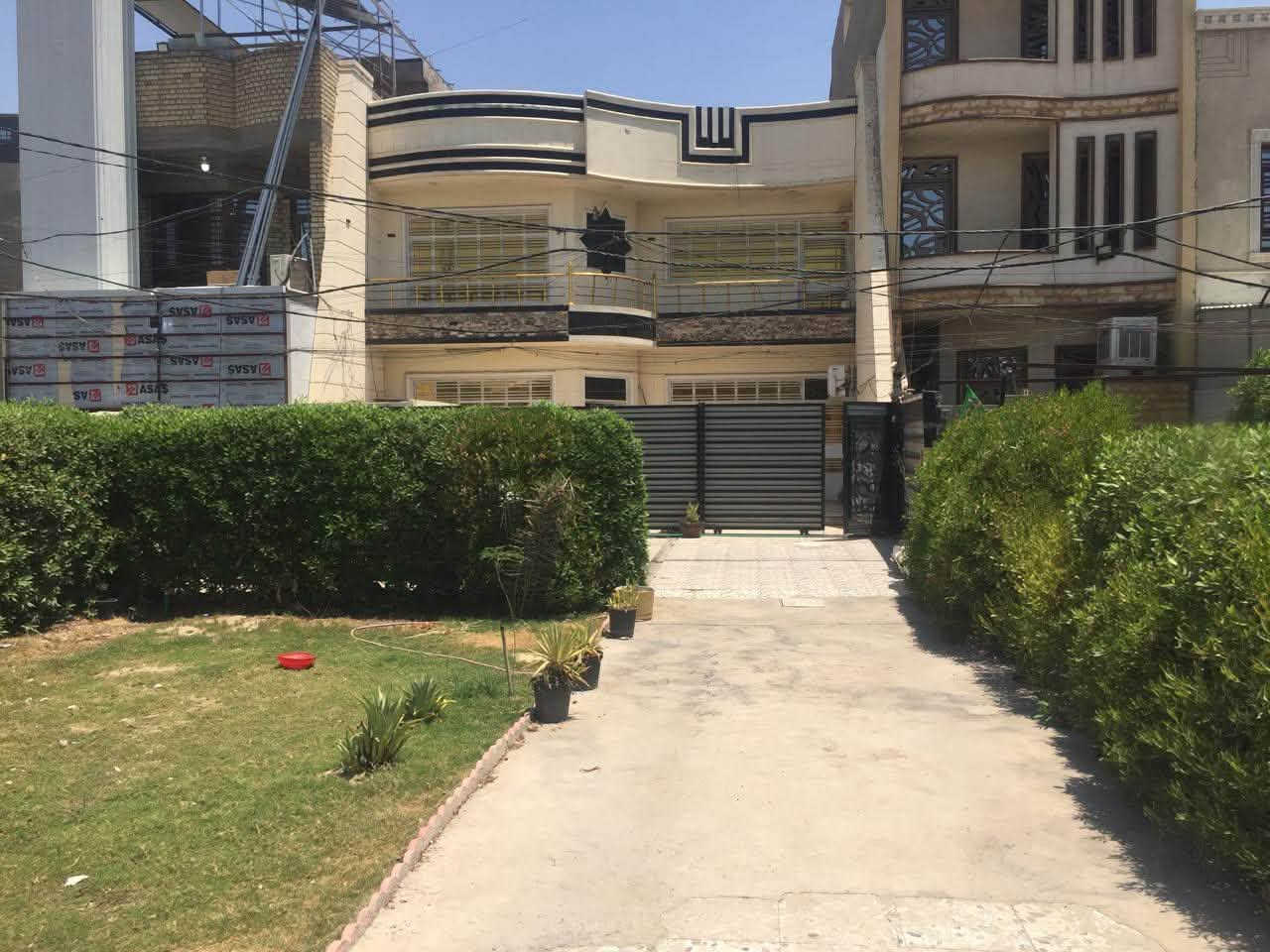 بيت تجاري للايجار مساحة البيت ٢٠٠ متر واجهة ١٠ بناء ثلاث طوابق ٥ غرف نوم صحيات عدد ٣ استقبال وهول ومطبخ  تشجير امامي ٤٠٠ متر على شارع الفاو مقابل بانزين خانة الجهاد بناء درجه اولى للاستفسار ***********
ء
