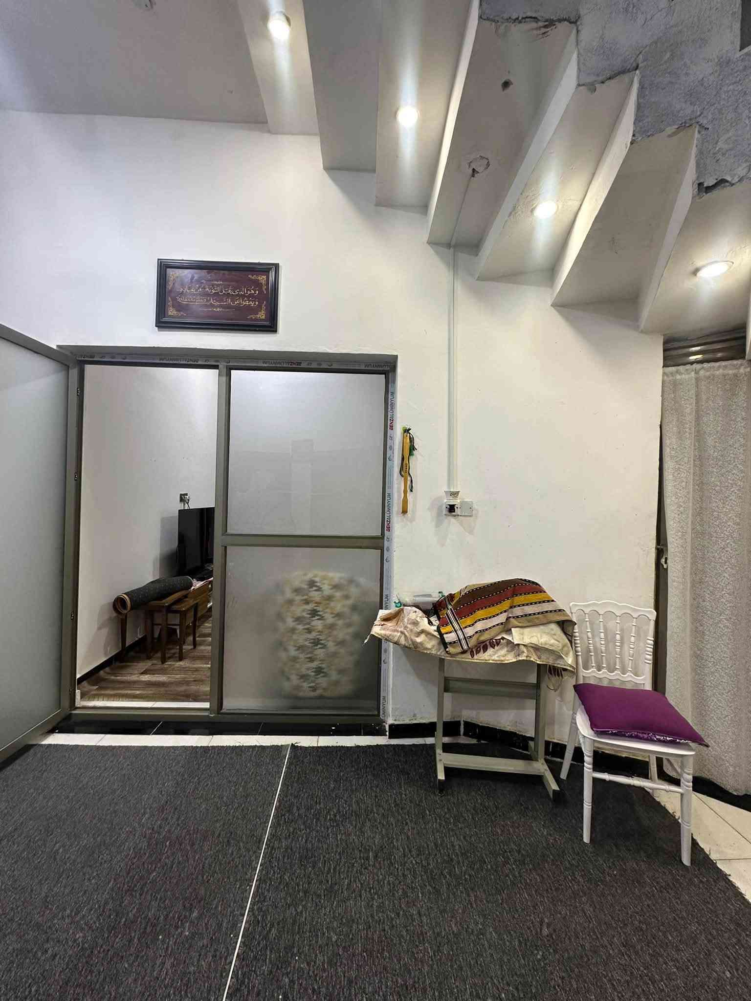 للبيع بيت طابقين بناء طابوك حمدان روميه
مساحه215متر طابو عراقي ملك صرف
وبسعر160مليون ***********📞
